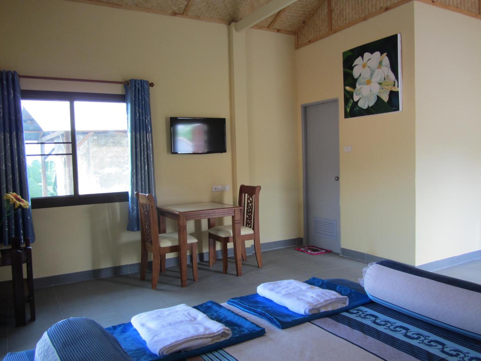 Flower Paradise Bungalows & Swiss Restaurant Roestiland Lamai Beach  Rum bild